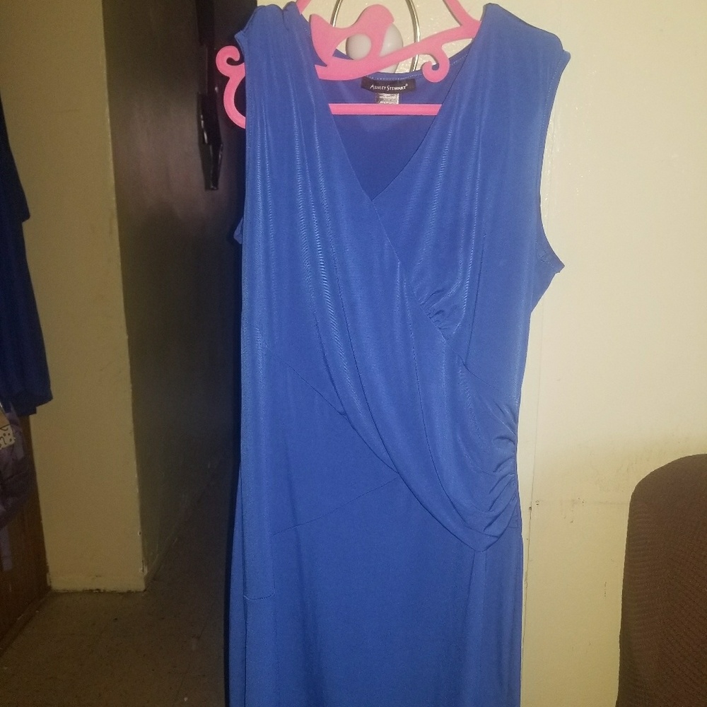 Dress - Picture 2 of 4